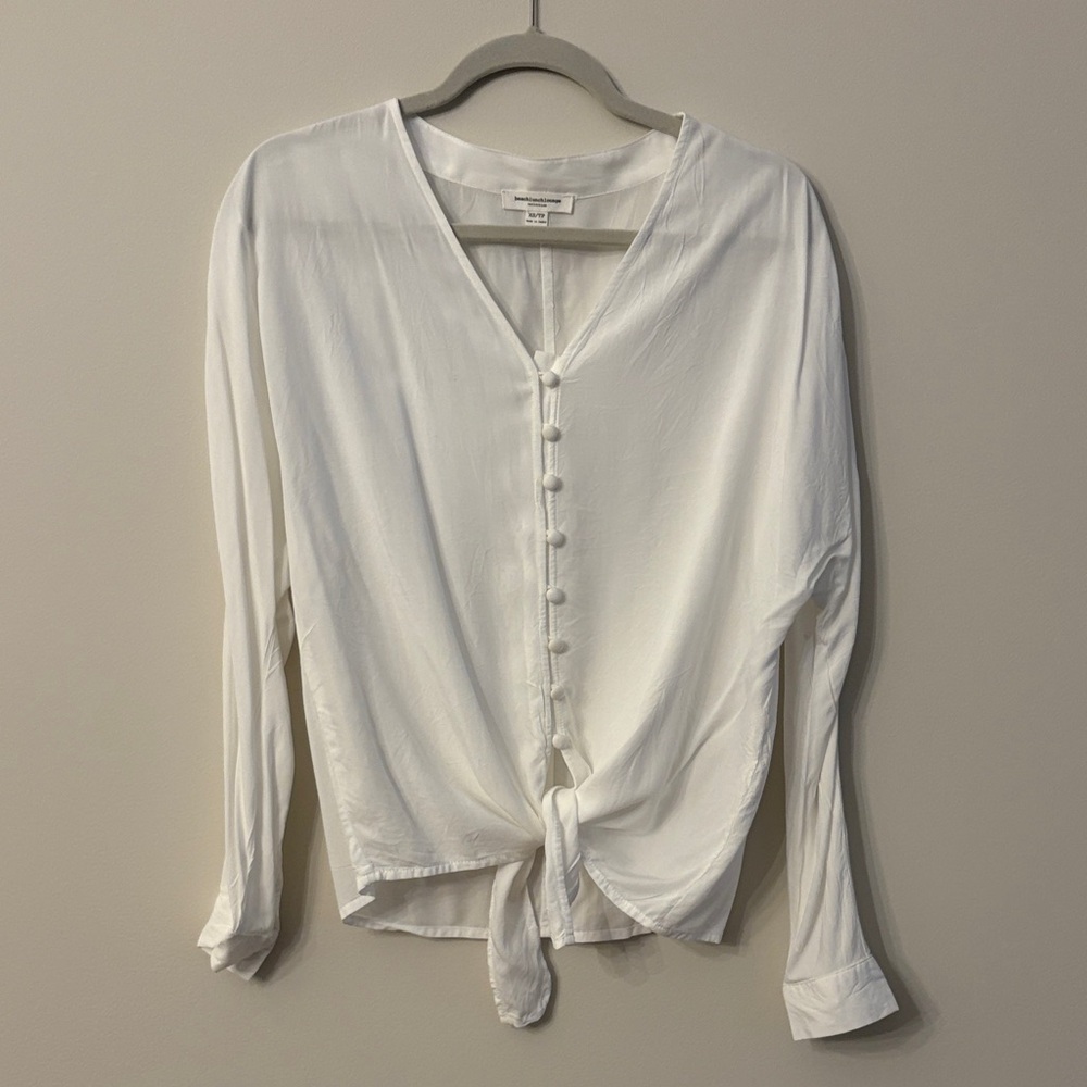 beachlunchlounge White Button-Down Blouse